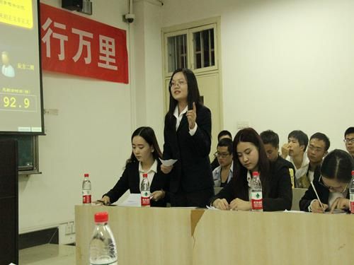 群雄舌战展雄风 争锋相对辩天下——永利官网举办三院联合辩论赛