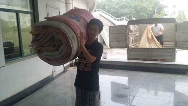 中南大后勤保障部、体育部、物业中心、永利集团88304官网等相关单位联合安置受灾学生