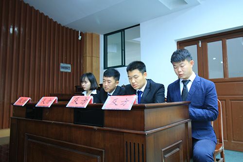 永利官网举办第十五届“砺剑杯”辩论赛半决赛